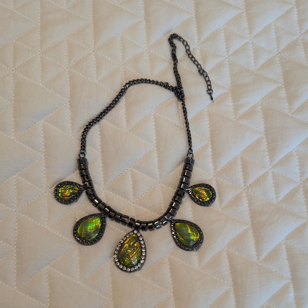 Elegant Green Teardrop Necklace
